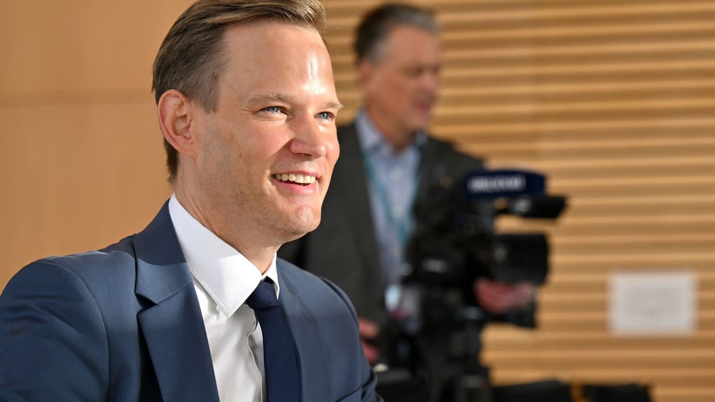 Der Drogenbeauftragte der Bundesregierung, Hendrik Streeck, verlangt mehr Prävention gerade für Jugendliche (Archivbild).