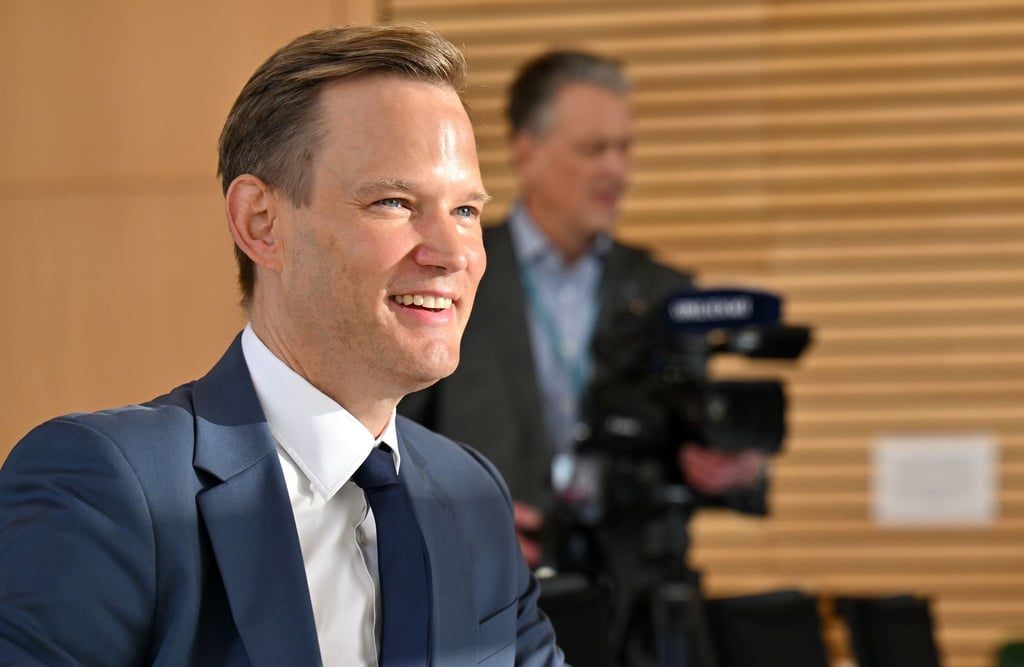 Der Drogenbeauftragte der Bundesregierung, Hendrik Streeck, verlangt mehr Prävention gerade für Jugendliche (Archivbild).