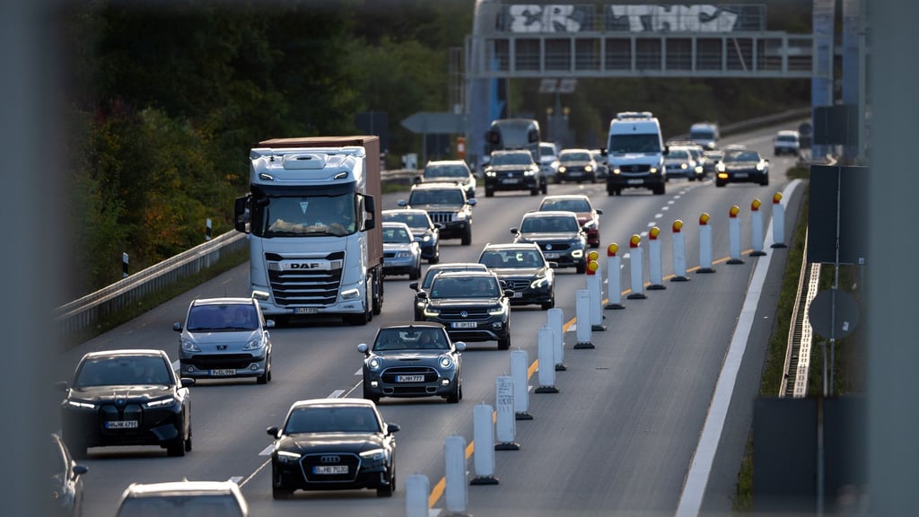 Die Bauarbeiten auf der A115 im Berliner Westen dauern deutlich länger als zuvor angenommen. (Archivbild)