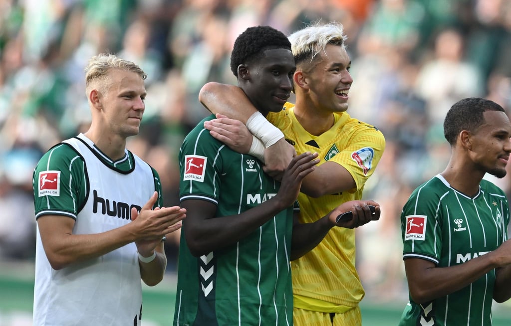Großer Jubel nach dem Hinspiel: Werders Karim Coulibaly traf spät zum 3:3 gegen Leverkusen.