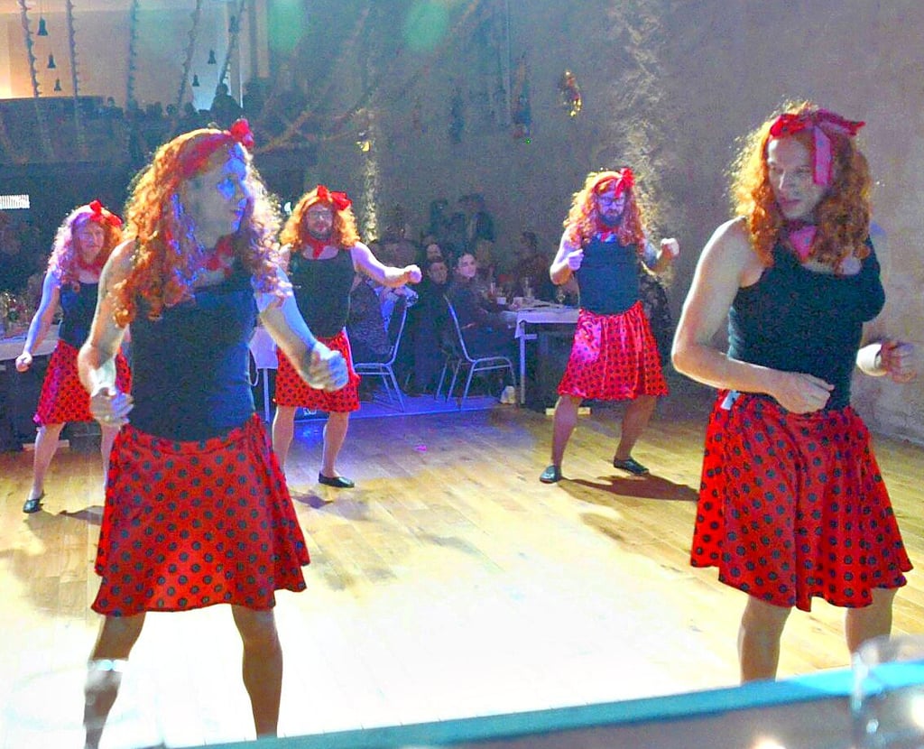 Zum Abschluss des langen Abends legten die Männer auf dem Tanzboden los.