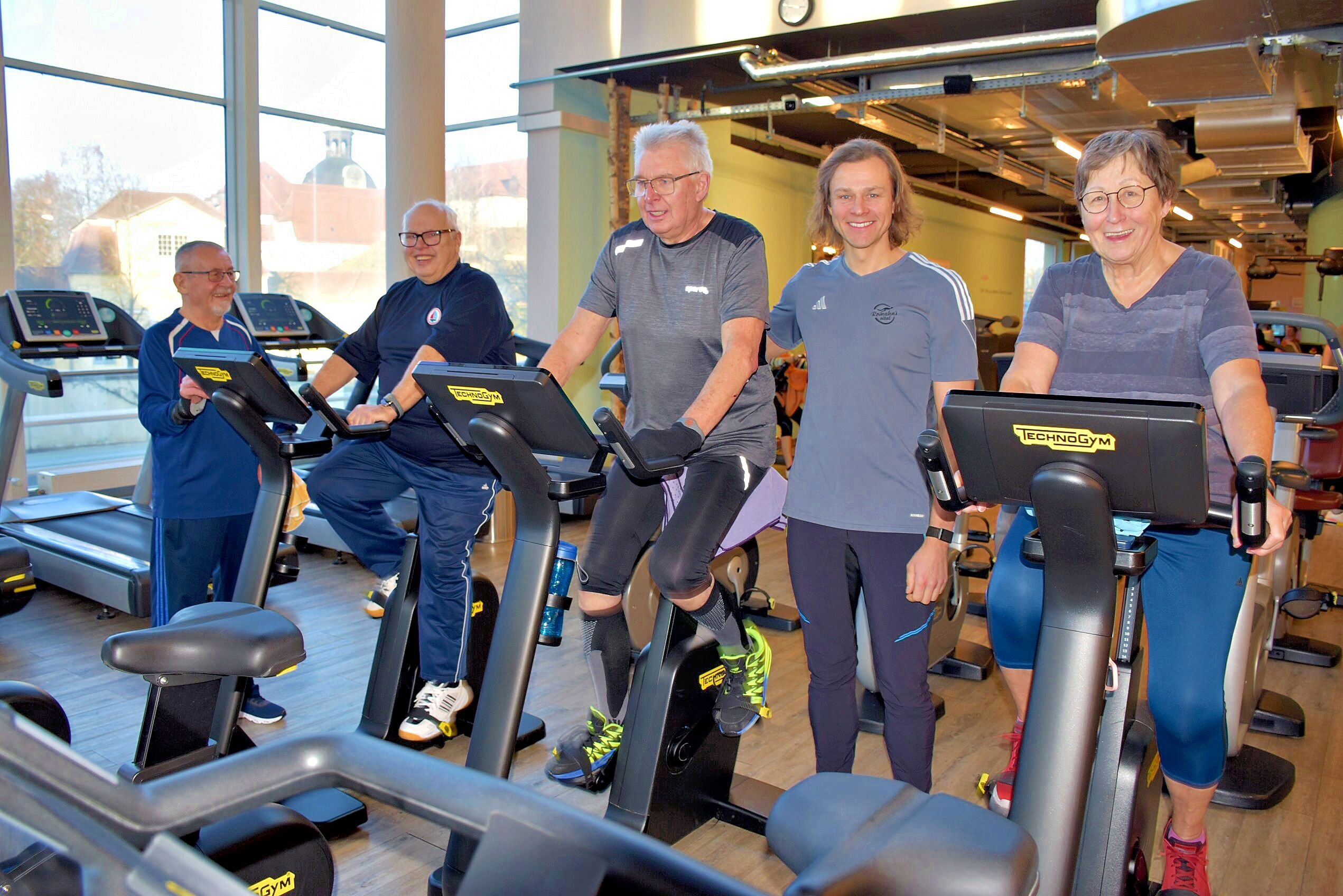 Mit 75 Jahren topfit: 400 Sportler an einem Tag: Fitness-Boom zum Jahresstart in Zeitz