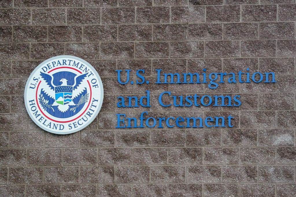 Die Einsätze der Einwanderungsbehörde ICE gegen Migranten sind in den USA schon länger umstritten. (Symbolbild)