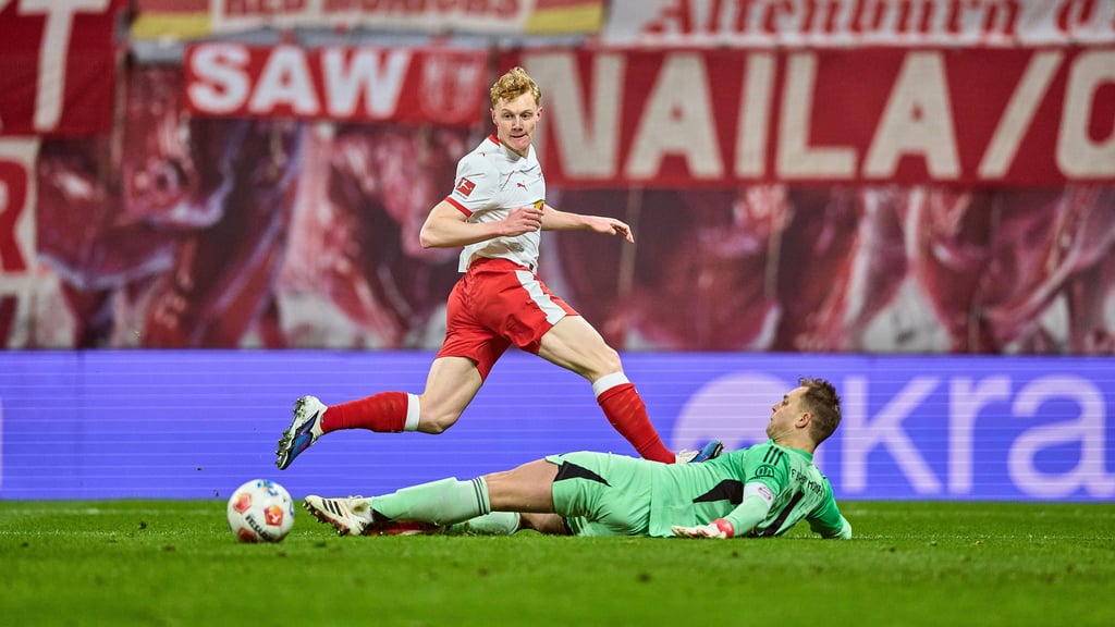 Jetzt muss er nur noch rein: Nicolas Seiwald gegen Manuel Neuer.