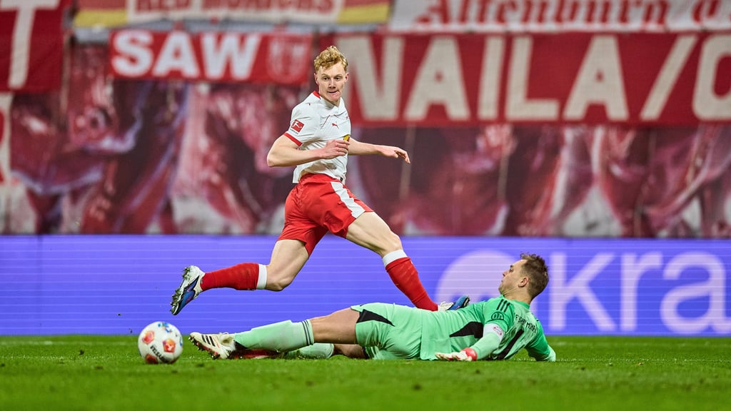 Jetzt muss er nur noch rein: Nicolas Seiwald gegen Manuel Neuer.