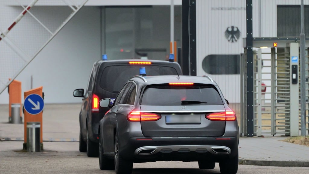 Die Beschuldigten wurden dem Ermittlungsrichter am Bundesgerichtshof vorgeführt.