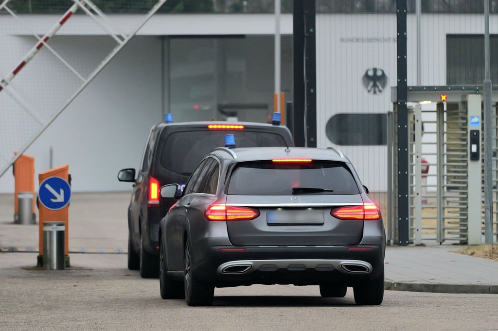 Die Beschuldigten wurden dem Ermittlungsrichter am Bundesgerichtshof vorgeführt.