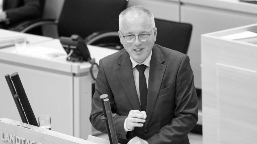 Rüdiger Erben ist am Mittwoch, 21. Januar 2026, verstorben.