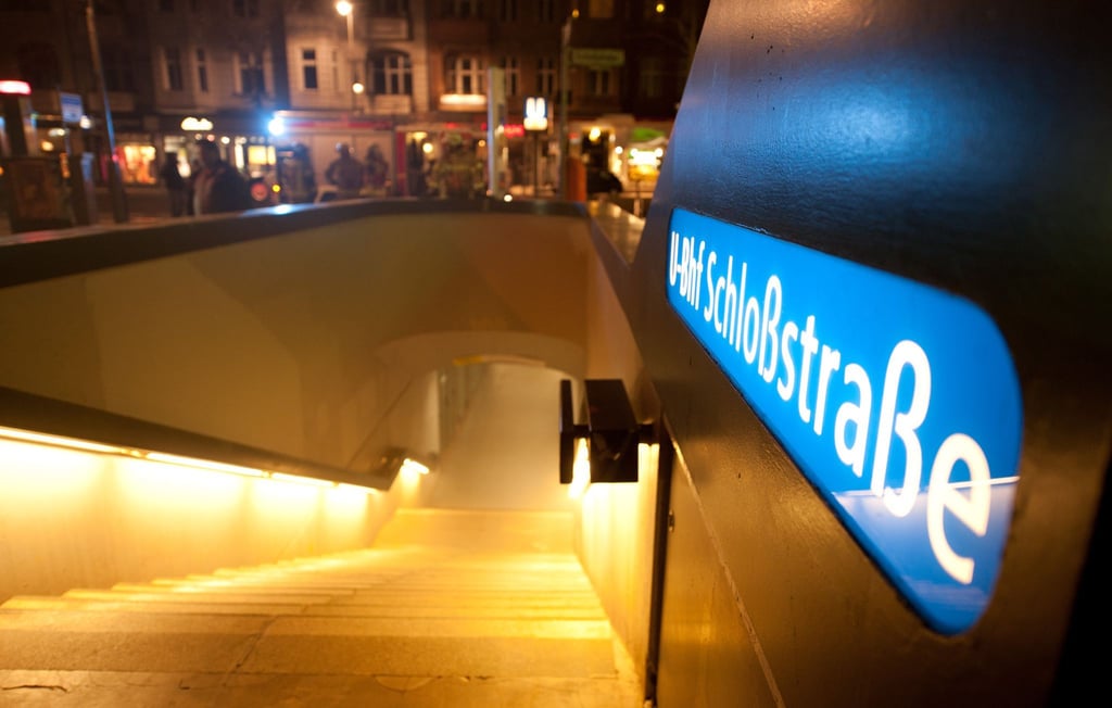 Ende November musste die Feuerwehr zum U-Bahnhof ausrücken. (Archivbild)