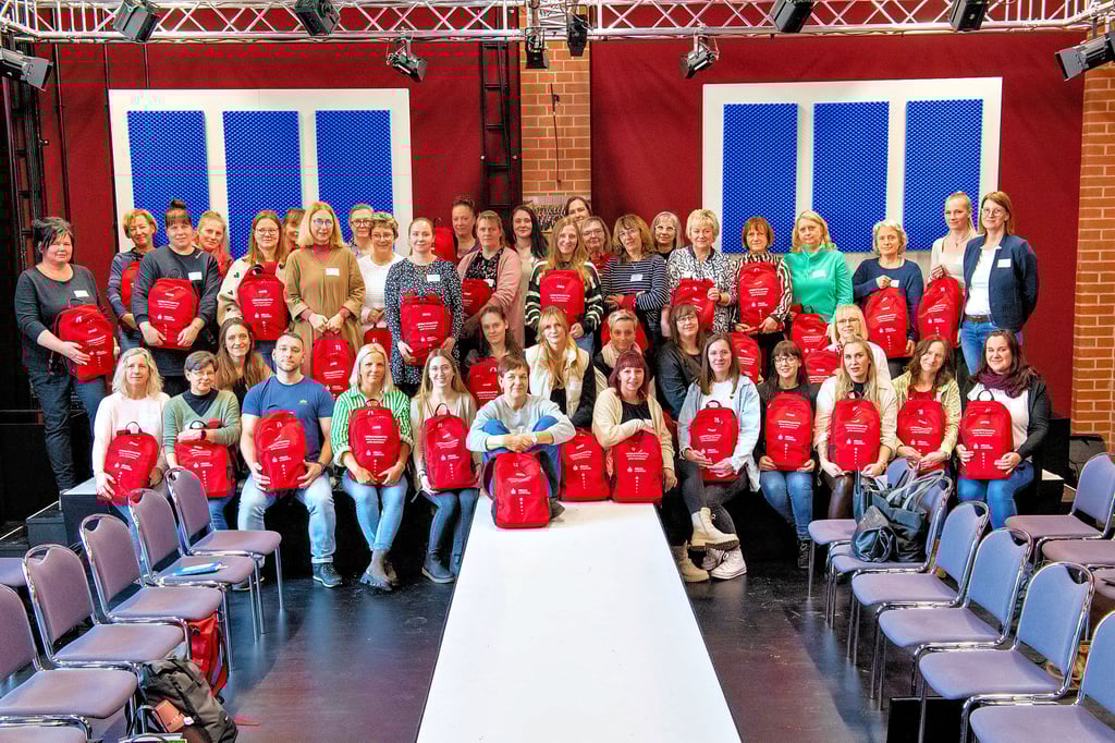 Mehr als 40 Kitas waren zur Auftaktveranstaltung der Initiative „Lesebotschafter" des Burgenlandfkreises  im Theater Naumburg vertreten.