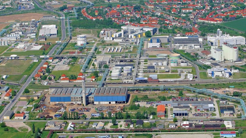 Der Chemiepark in Bitterfeld-Wolfen ist Heimstatt für viele Unternehmen. Sie sollen ihren Teil zur Entwicklung der Stadt beitragen.
