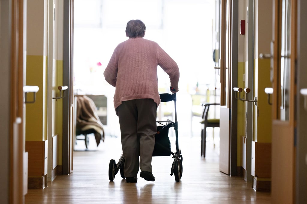Pflegebedürftige müssen immer mehr fürs Heim bezahlen. (Archivbild)