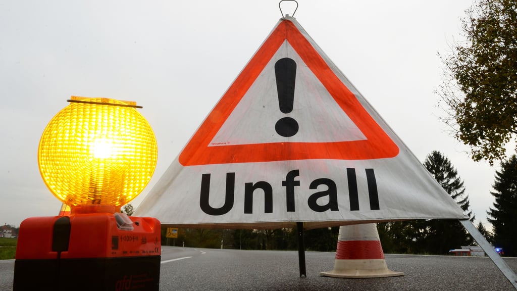 Wegen eines Unfalls musste die B91 bei Werschen im Burgenlandkreis am Donnerstagvormittag zeitweise gesperrt werden (Symbolfoto).