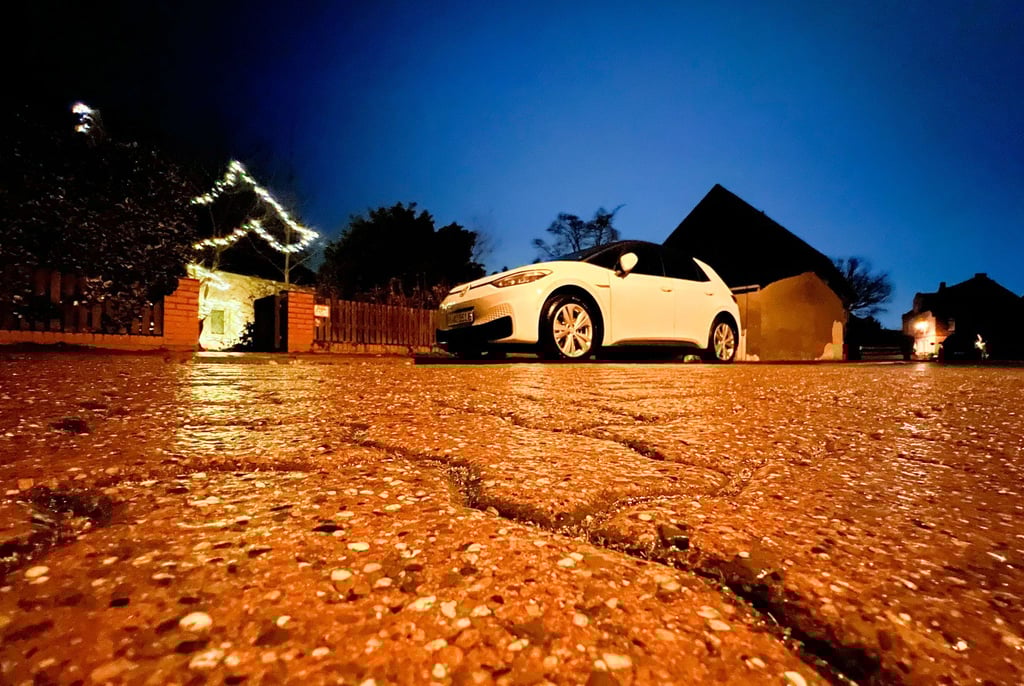 Mehr als 100 Unfälle haben sich seit dem Morgen aufgrund von Eisglätte in den Landkreisen Cloppenburg und Vechta ereignet, mehrere Menschen wurden verletzt. (Symbolbild)