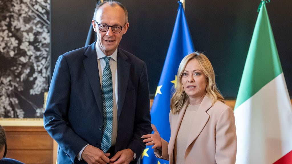 Bundeskanzler Friedrich Merz (links) und Italiens Ministerpräsidentin Giorgia Meloni treffen sich zu Regierungskonsultationen in Rom.