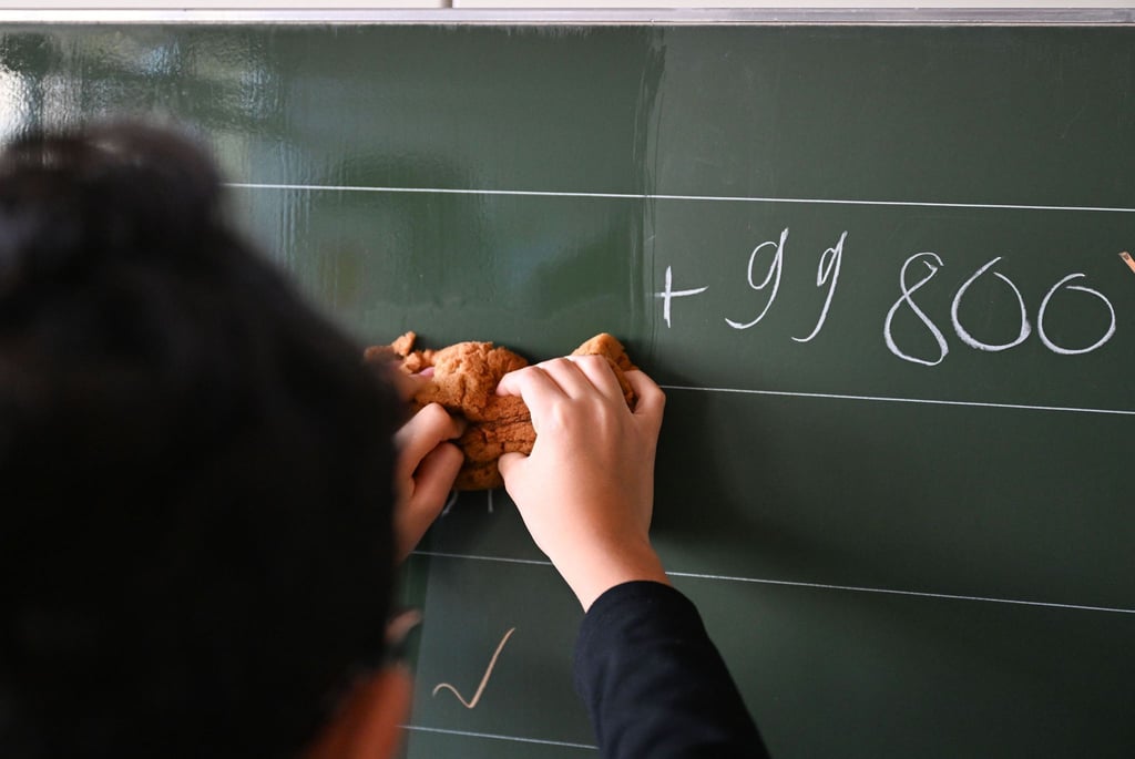 Mindestens einem Kind pro Klasse fällt laut Schätzungen das Rechnen besonders schwer. (Symbolbild)