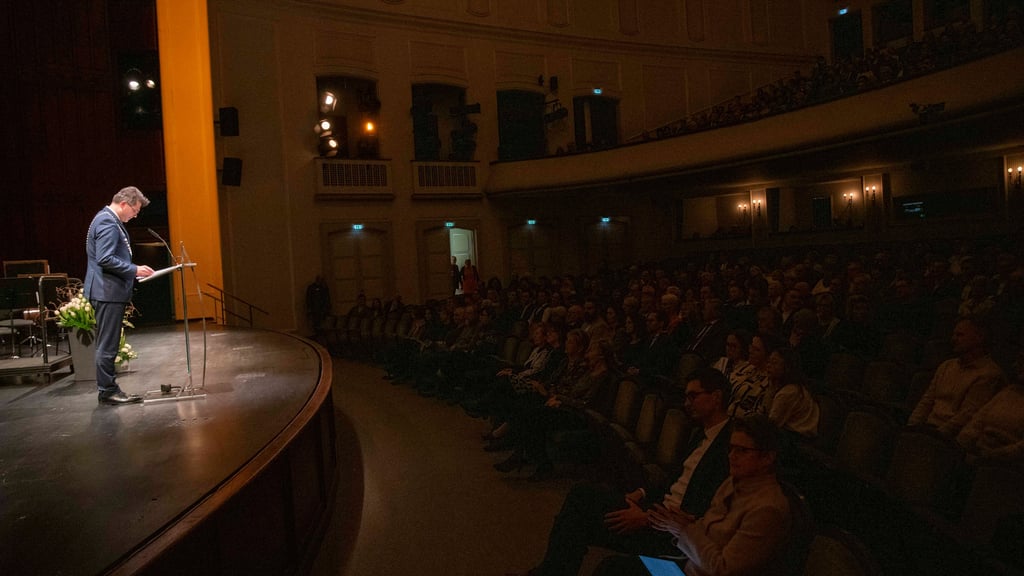 Robert Reck bei der Neujahrsansprache im Anhaltischen Theater.