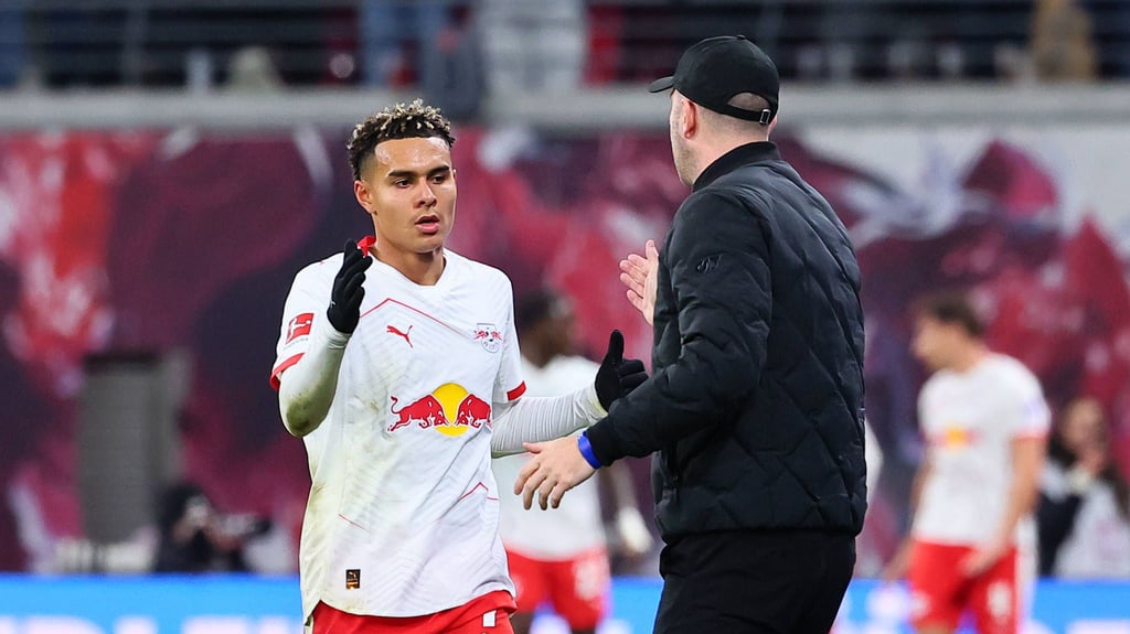 Antonio Nusa und Trainer Ole Werner.