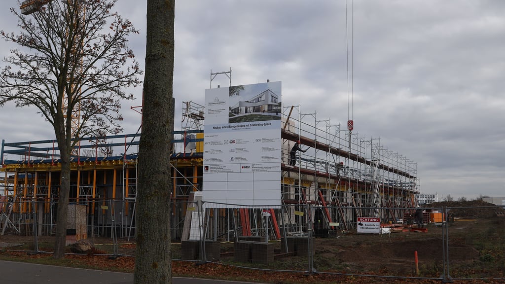 Streitthema ist das Bürogebäude, dass ohne Zustimmung Barlebens in der Steinfeldstraße im TPO errichtet wird und zehn Millionen Euro kosten soll. 