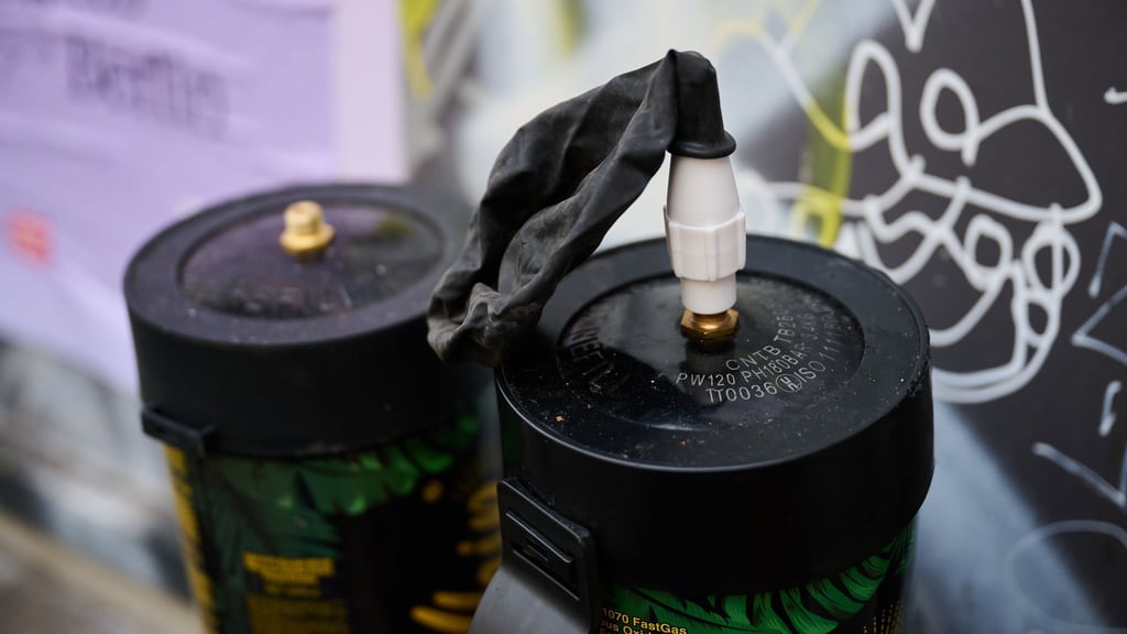 Der Konsum von Lachgas ist gerade für Minderjährige mit hohen Gesundheitsrisiken verbunden. (Symbolfoto)