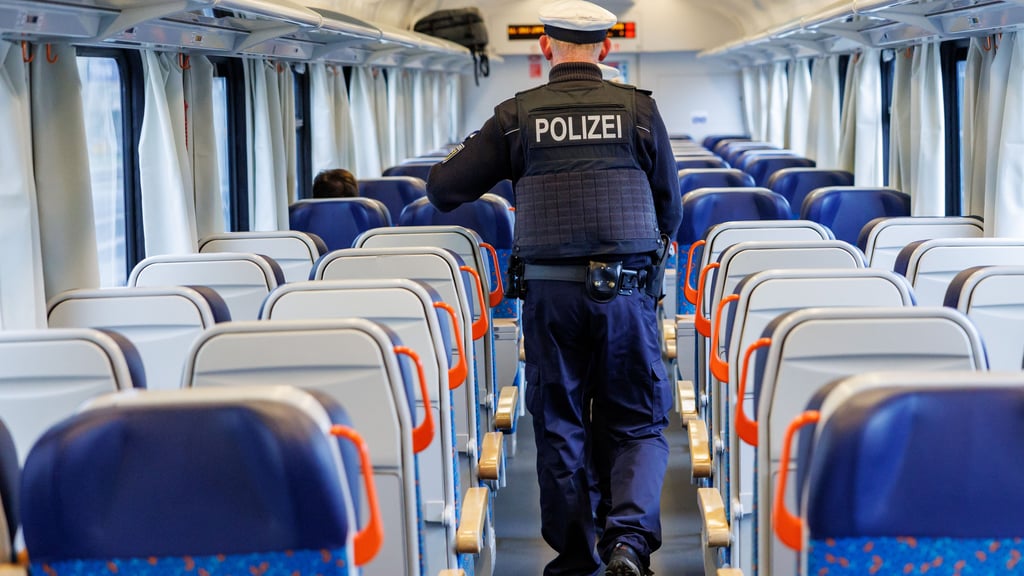 In einem Zug bei Bitterfeld ist es zu einem Zwischenfall gekommen. 