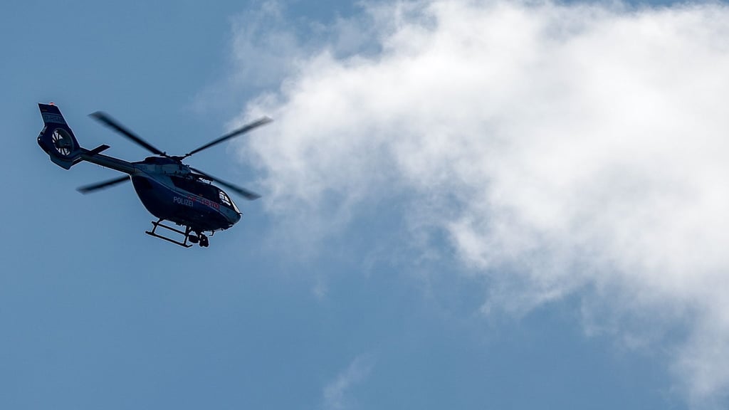 Der VW wurde mit Hilfe eines Hubschraubers verfolgt. 