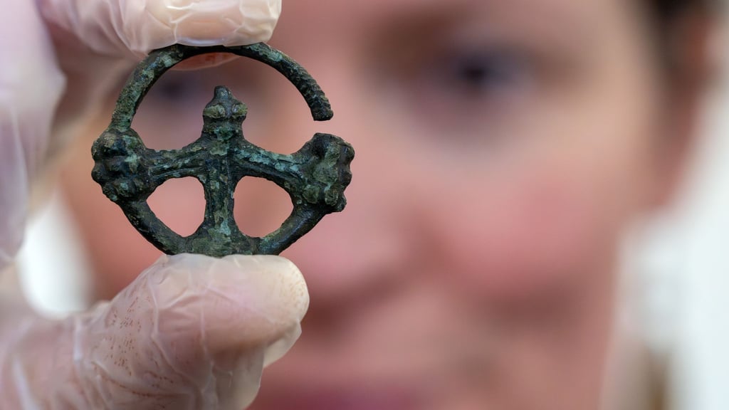 Das gefundene Kreuz passt exakt zu einer bereits vor mehr als 40 Jahren in Spandau gefundenen Gussform.