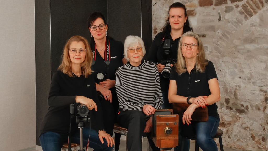 Das letzte Gruppenfoto im Fotostudio Ahlhelm: Ute Ahlhelm, Manuela Richter-Türpe, Erika Ahlhelm, Linda Mixa und Kathrin Hertel (von links).