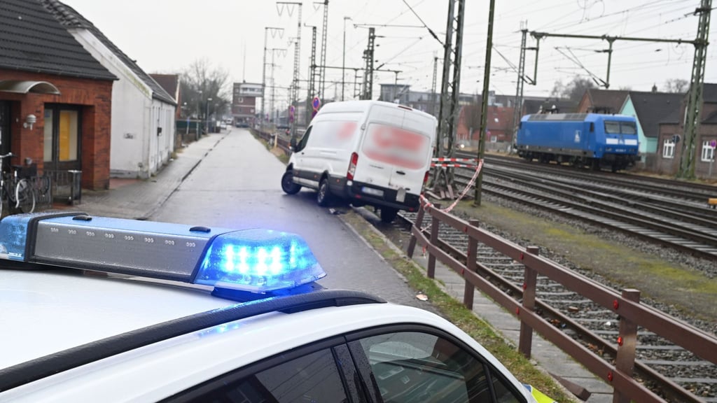Bei vereisten Straßen wurde für viele Autofahrer in Niedersachsen das Lenken zur Glücksache.