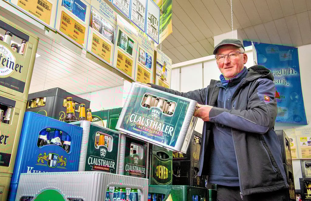 Die Nachfrage nach alkoholfreien Alternativen steigt  spürbar bei Michael Krähmer von Getränke Krähmer in Naumburg.
