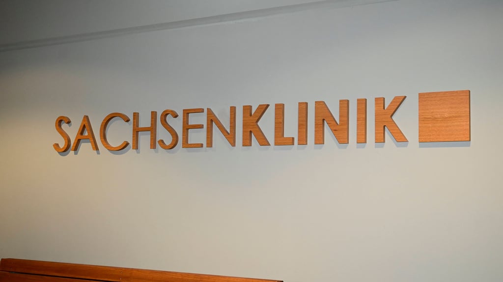 Ein Instagram-Beitrag sorgt bei "In aller Freundschaft"-Fans für Spekulationen.