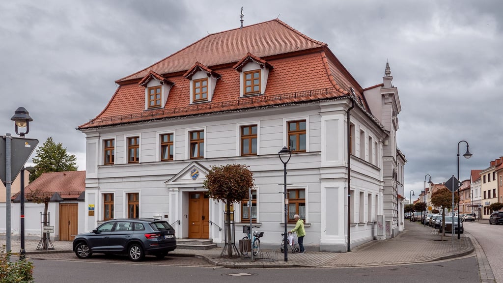 In Gommerns Rathaus wird im März der Chefsessel neu besetzt - zwei Kandidaten stehen zur Wahl.