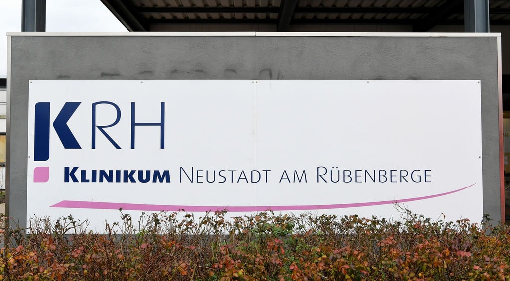 Tatort soll unter anderem das Klinikum Neustadt am Rübenberge gewesen sein. (Archivbild)