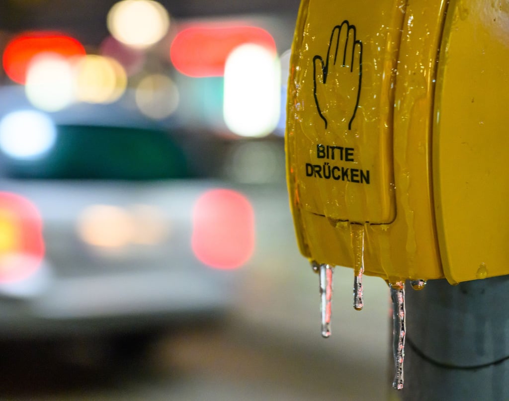 Glatteis auf den Straßen hat am Morgen den Busverkehr zum Erliegen gebracht. (Symbolfoto)