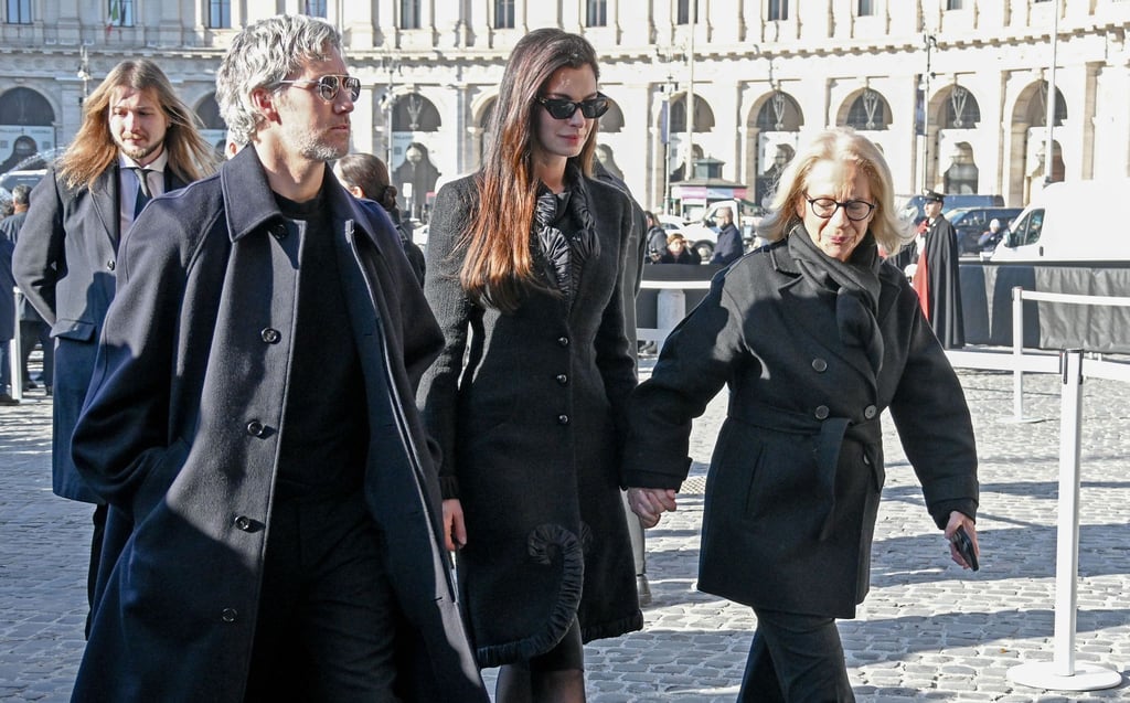 Prominente wie Anne Hathaway trauern um Valentino.