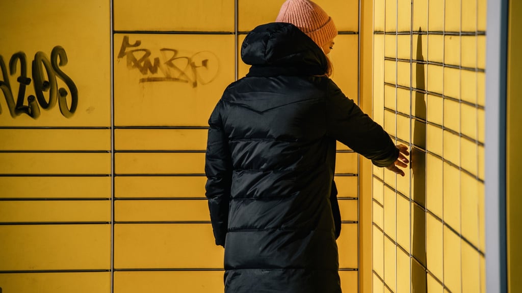 Sie haben als Ablageort die Packstation gewählt? Sobald das Paket dort als eingelegt vermerkt ist, tragen Sie selbst das Risiko für Schäden oder Verlust.