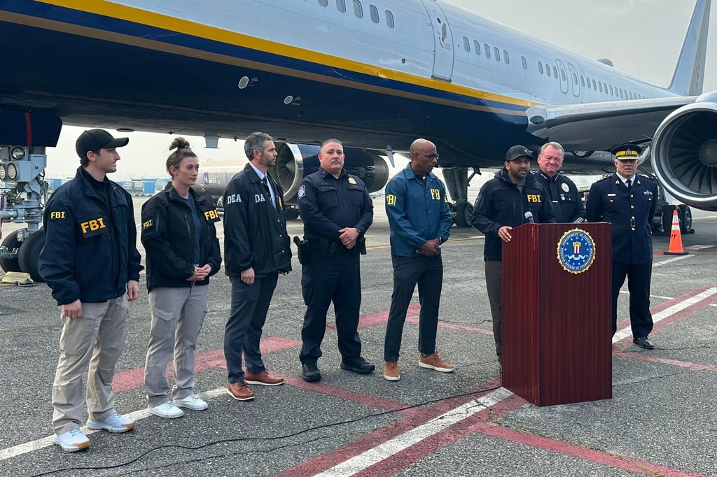 FBI-Direktor Kash Patel spricht auf einer Pressekonferenz über die Verhaftung von Ex-Snowboarder und mutmaßlichem Drogenboss Ryan Wedding.