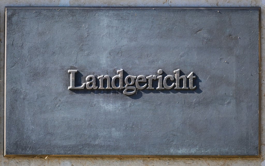 Ein mutmaßlicher Einbrecher soll vor Gericht. (Symbolbild)