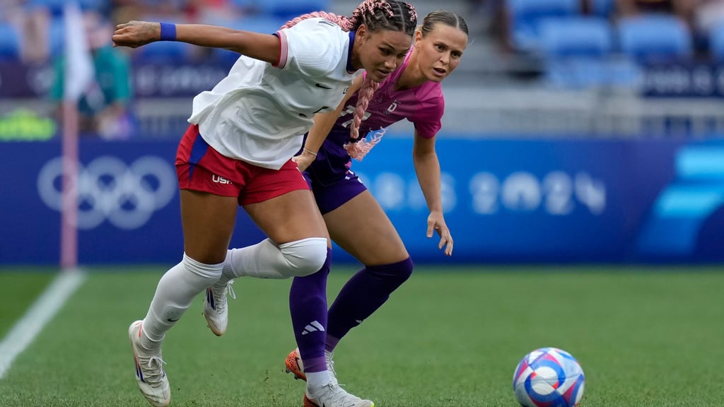 Trinity Rodman (vorn) bleibt in den USA. (Archivbild)