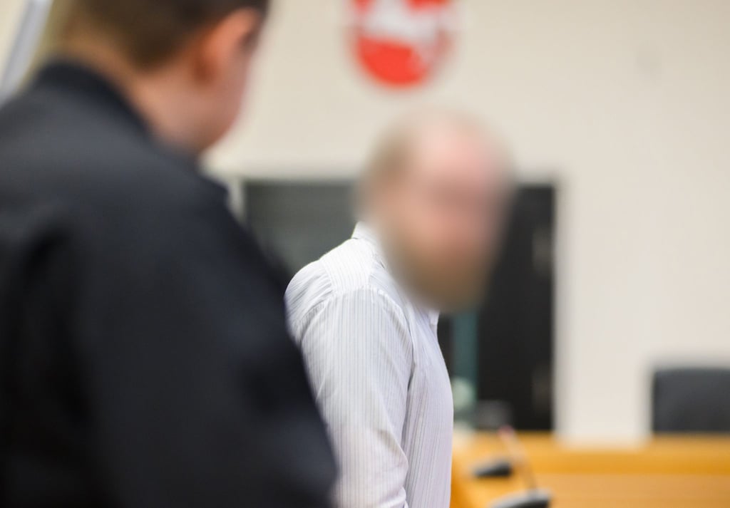 Ein 31-Jähriger soll eine junge Frau mit einem Messer getötet haben - jetzt wird das Urteil erwartet. (Archivbild)