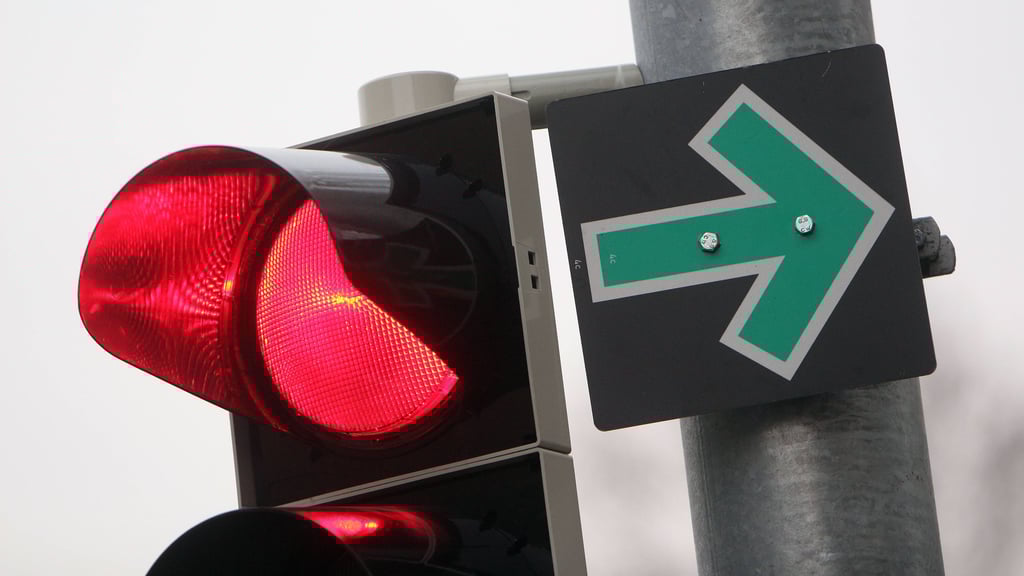 Was viele nicht wissen: Der Grünpfeil stammt ursprünglich aus der DDR.