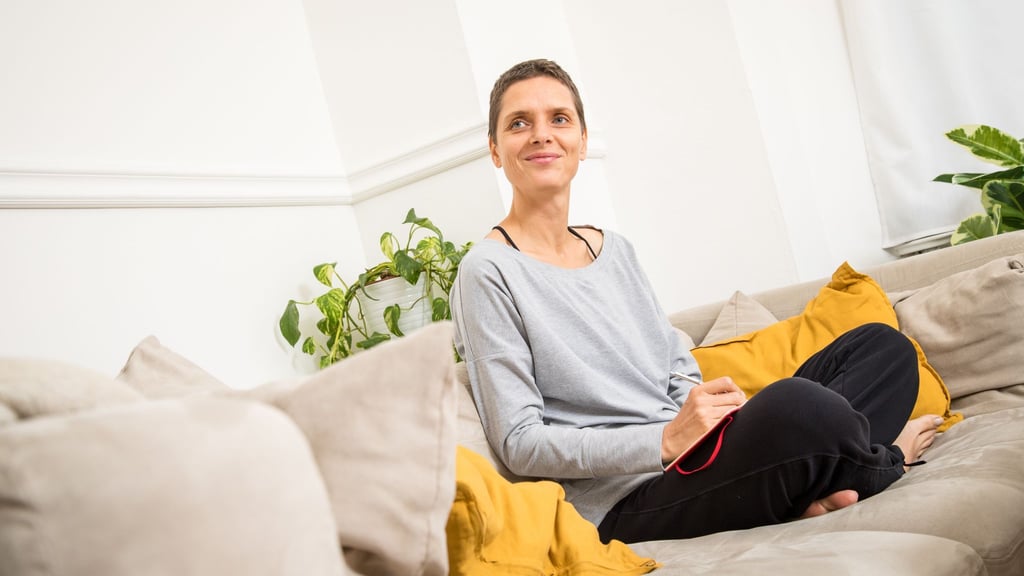 Stressabbau im Alltag: Kurze Momente des Alleinseins helfen, den Kopf zu entspannen und Stress zu reduzieren.