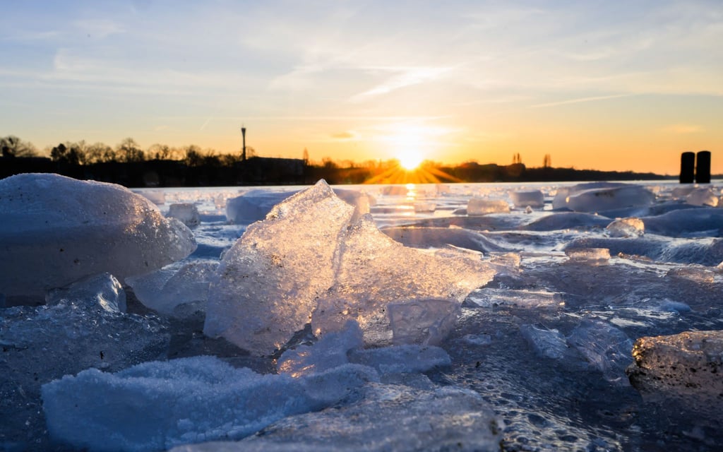 Gefrorene Gewässer sind für viele Menschen reizvoll, könnten aber sehr gefährlich werden.