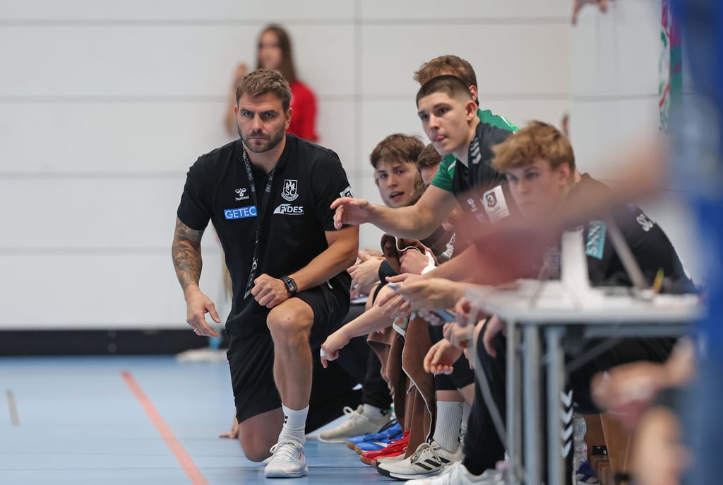 Youngsters-Coach Christoph Theuerkauf steht mit seinen Jungs in der 3. Liga, Staffel Nordost, derzeit auf Rang acht. 