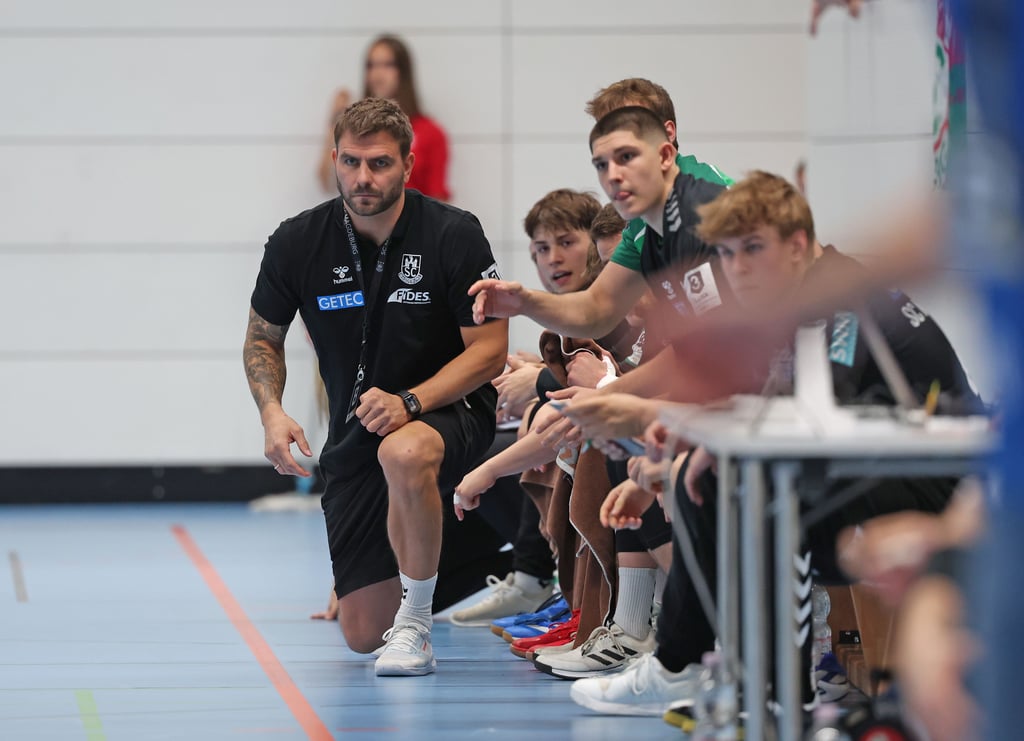 Youngsters-Coach Christoph Theuerkauf steht mit seinen Jungs in der 3. Liga, Staffel Nordost, derzeit auf Rang acht. 