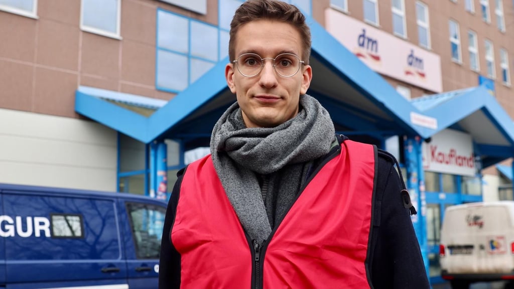 Er setzt sich für ein Südstadt Center mit Zukunft ein: Julius Neumann sammelt unter anderem Unterschriften für den Erhalt des Einkaufszentrums.