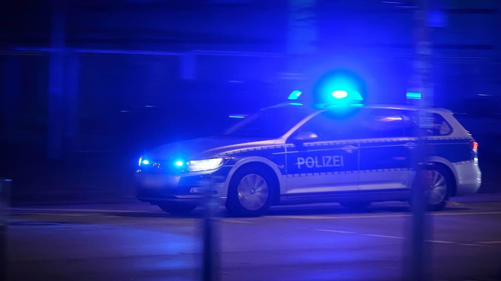 Ein Streifenwagen der Polizei im Einsatz. 