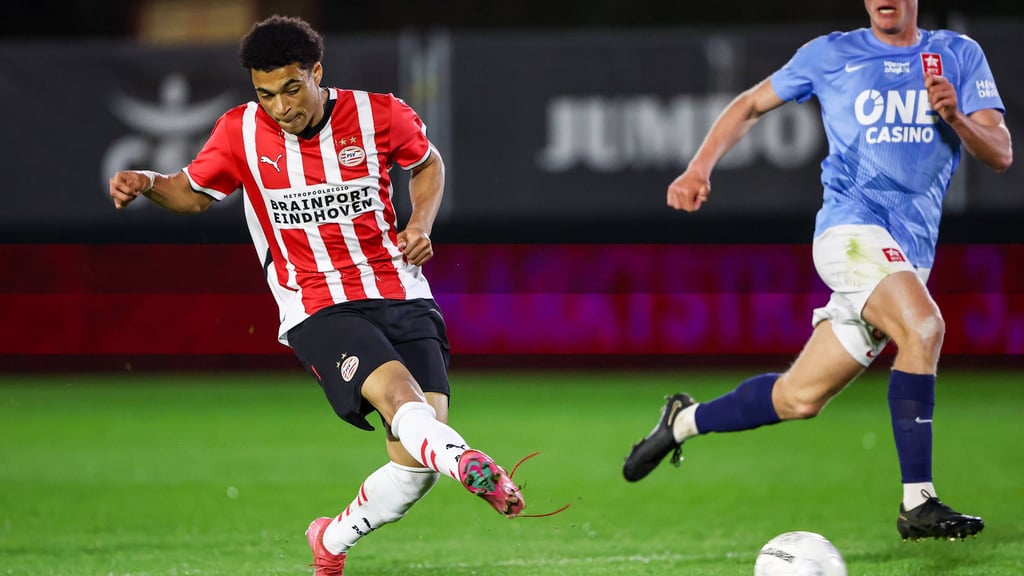 Gute Schusshaltung, trotz offener Schnürsenkel: Ayodele Thomas.