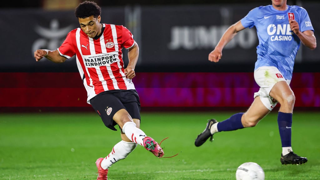 Gute Schusshaltung, trotz offener Schnürsenkel: Ayodele Thomas.