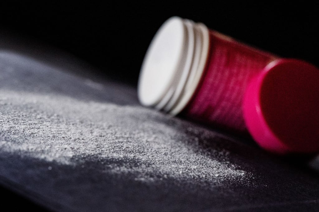 Wenn keine Zeit zum Haarewaschen bleibt: „Öko-Test“ hat 26 Trockenshampoos untersucht.